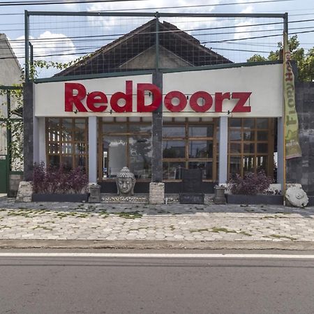 Reddoorz Plus @ Flory Hotel Yogyakarta Exterior photo