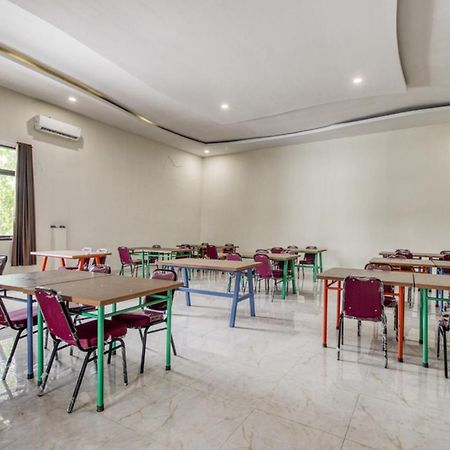 Reddoorz Plus @ Flory Hotel Yogyakarta Exterior photo