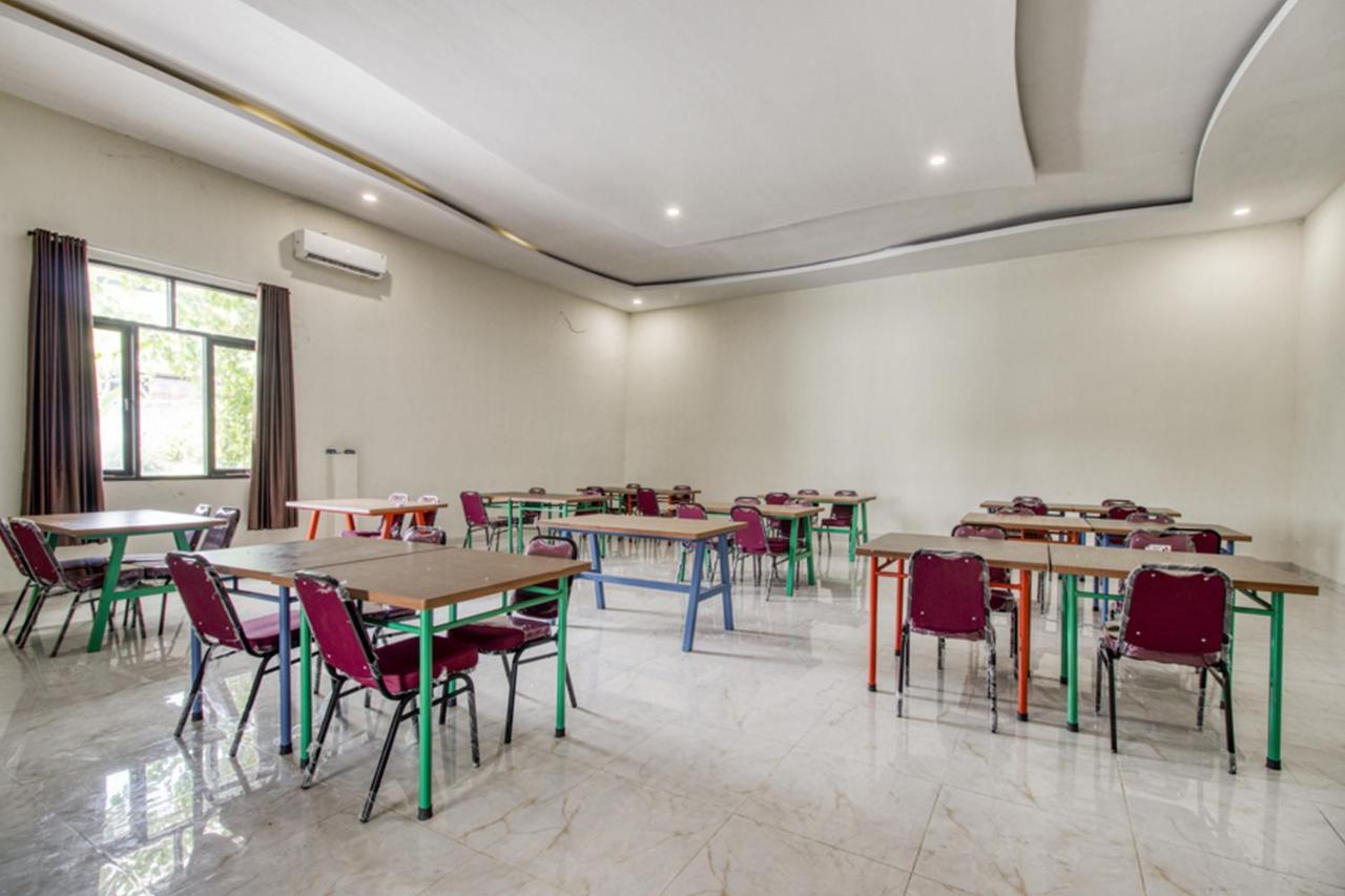 Reddoorz Plus @ Flory Hotel Yogyakarta Exterior photo