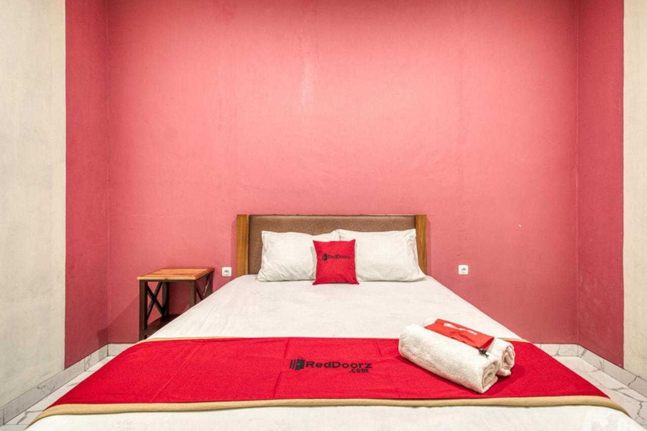 Reddoorz Plus @ Flory Hotel Yogyakarta Exterior photo